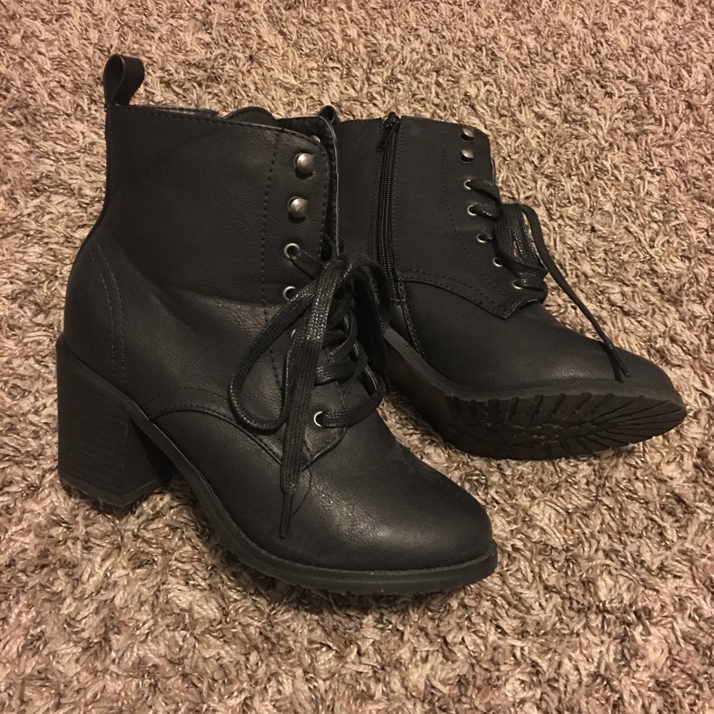 2/$25💜Ankle Heel Booties